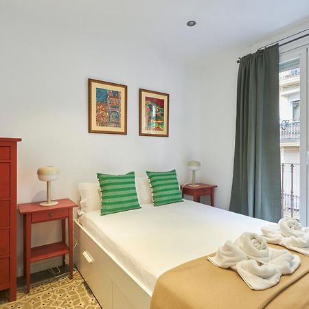 64 Apartment In A Typical Barcelona'S Old Building Luaran gambar