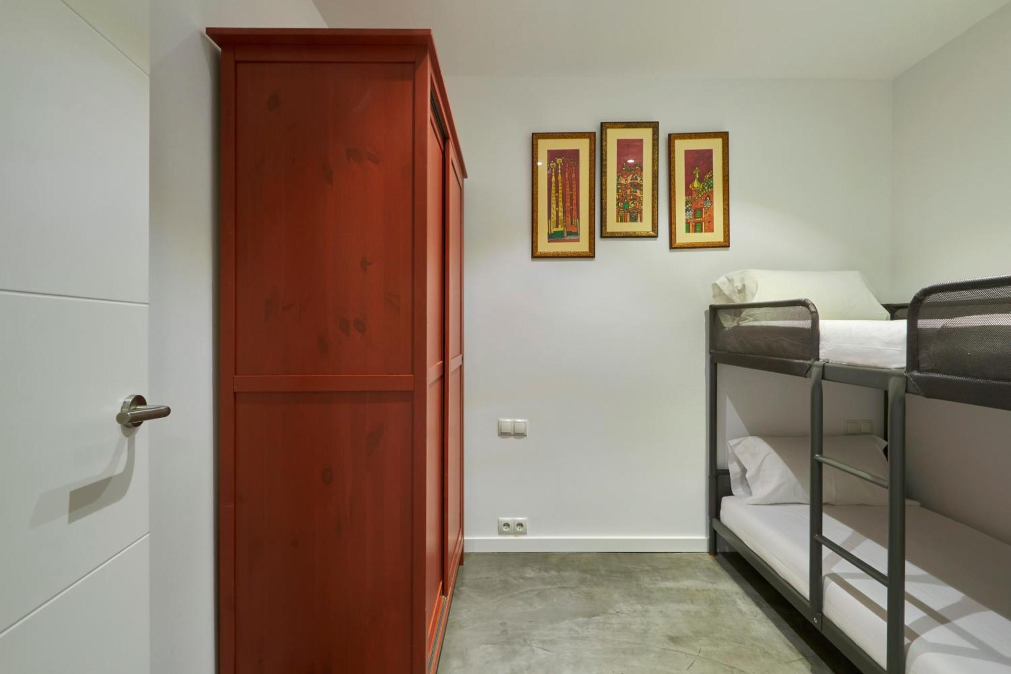 64 Apartment In A Typical Barcelona'S Old Building Luaran gambar