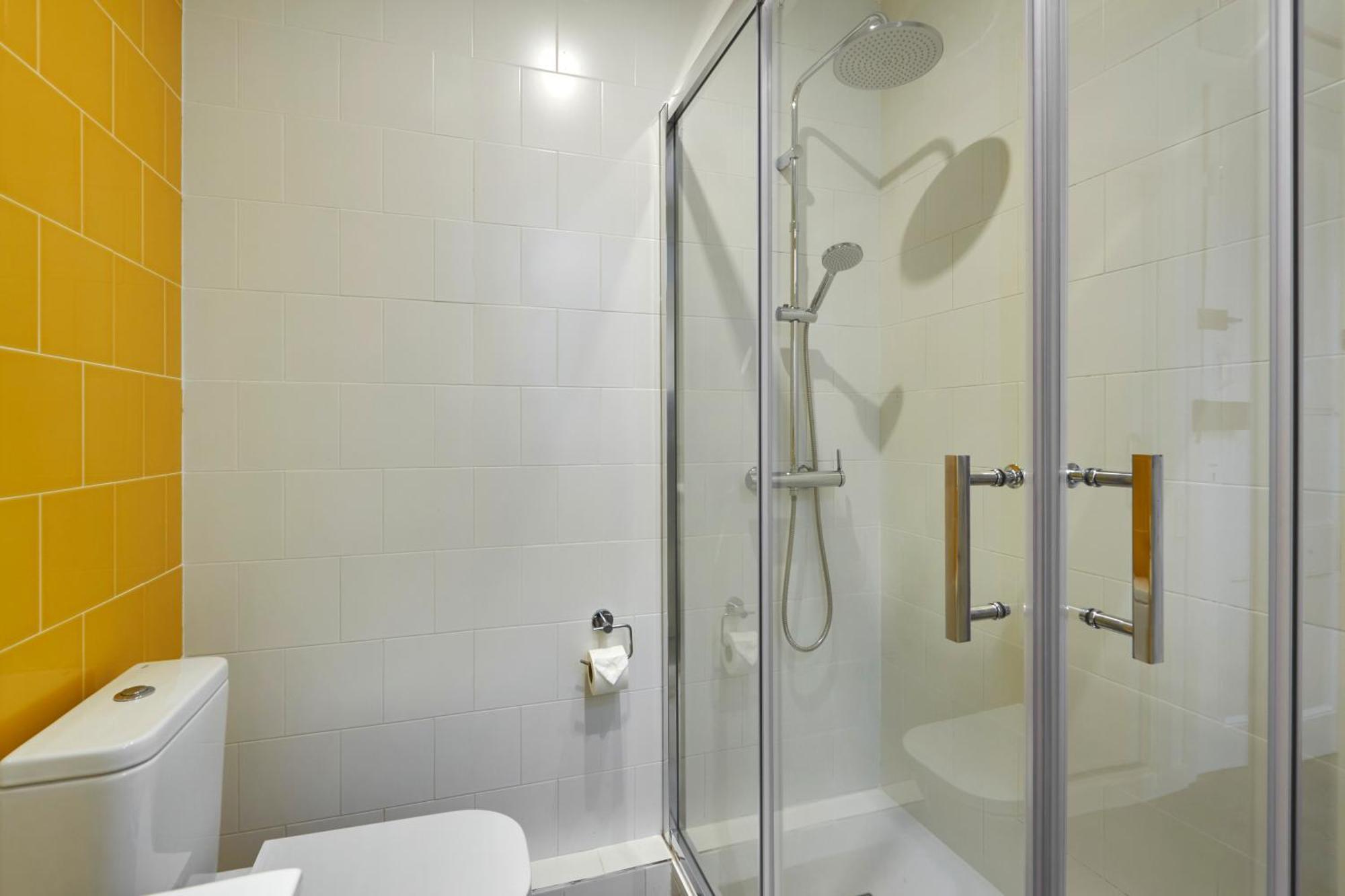 64 Apartment In A Typical Barcelona'S Old Building Luaran gambar