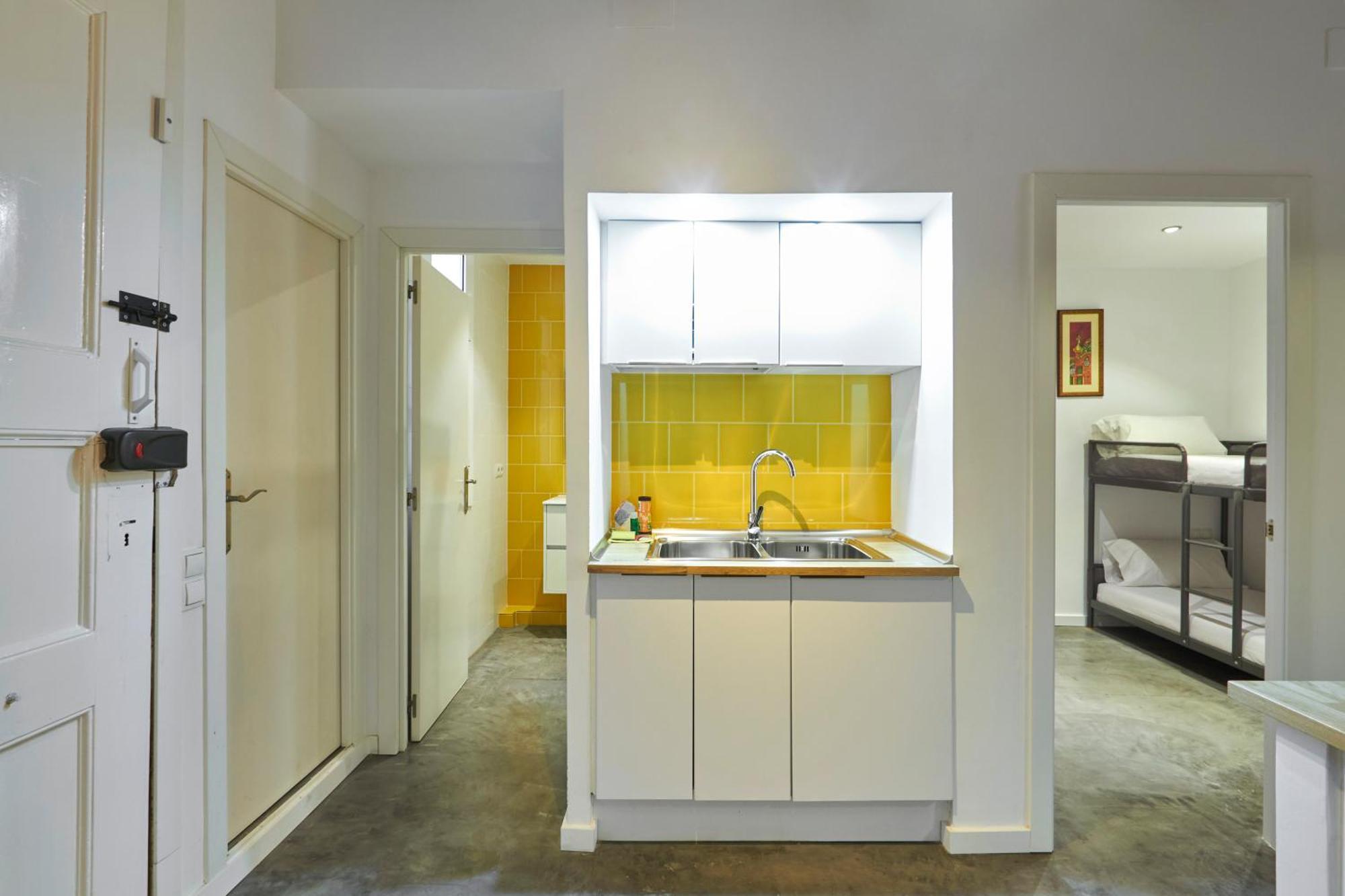 64 Apartment In A Typical Barcelona'S Old Building Luaran gambar