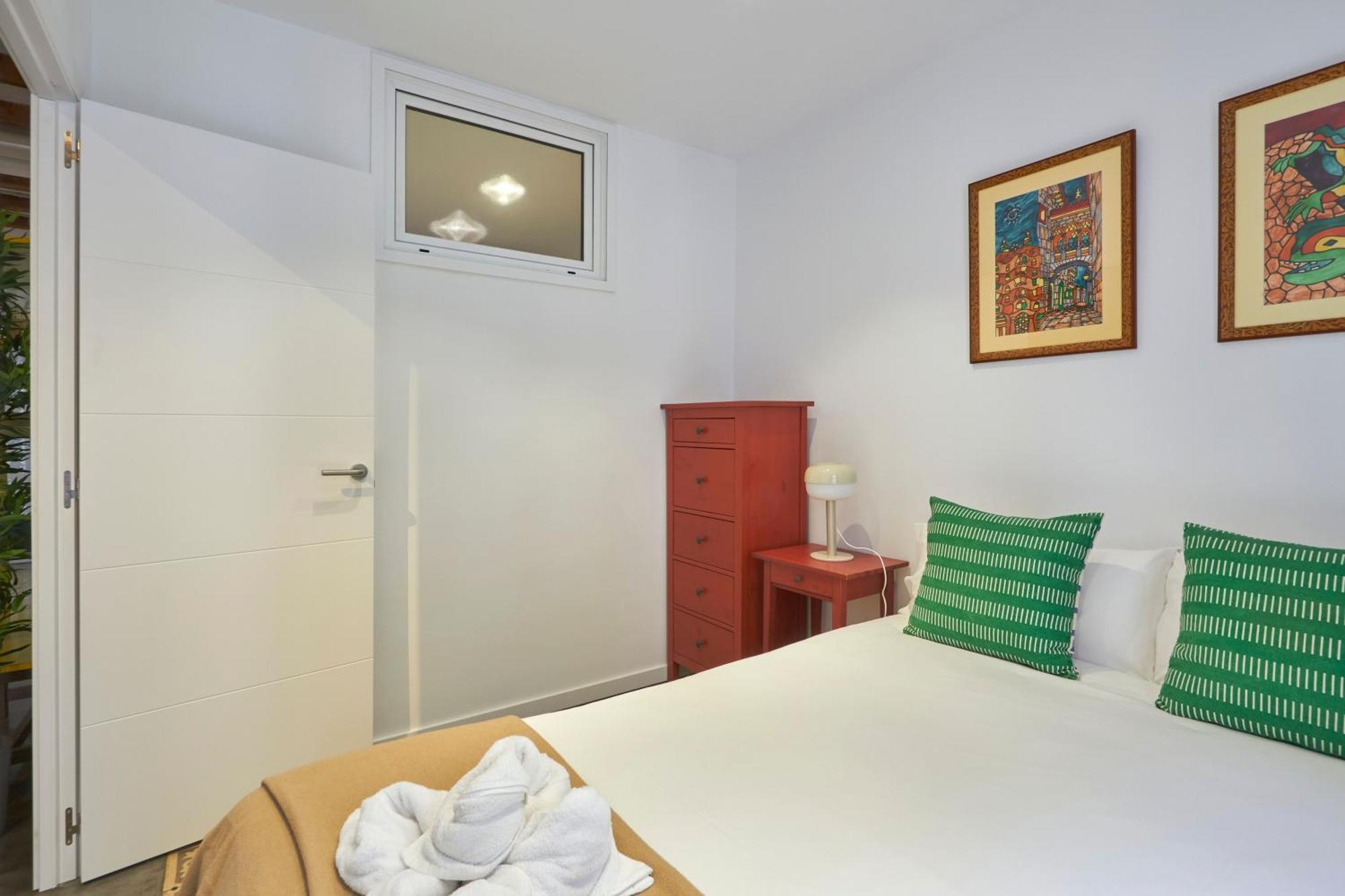 64 Apartment In A Typical Barcelona'S Old Building Luaran gambar